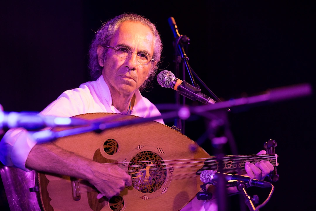Yair Dalal performing with oud